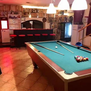 whole-basement-former-pub3-for-bachelor-bachelorette-party.inbudapesthotels.com/